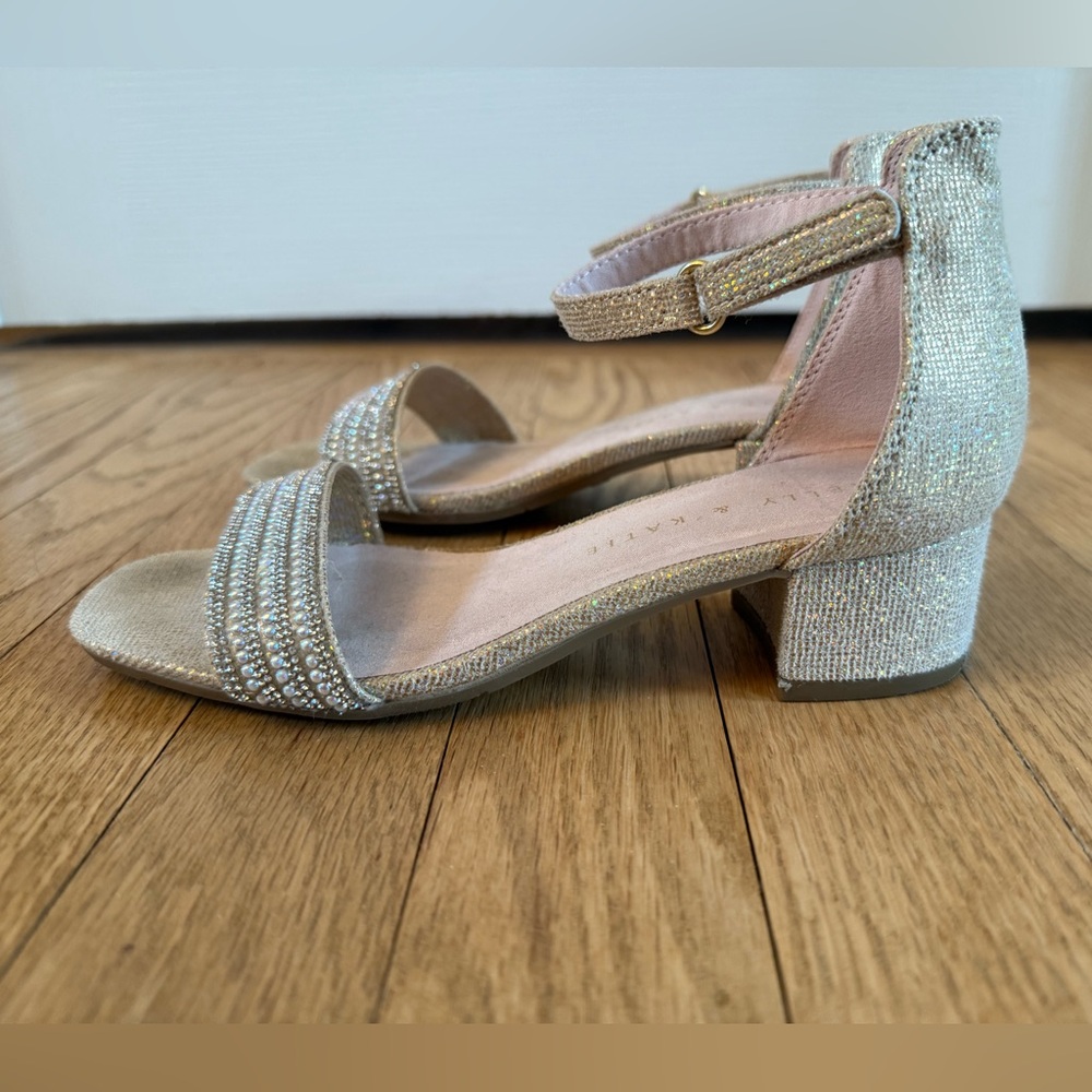 Kelly and Katie Gold Girls Shoes Size 2